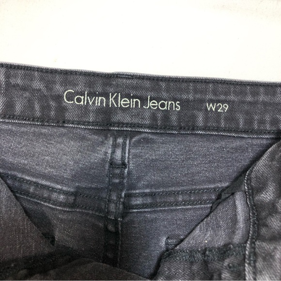 Calvin Klein Cotton Blend Distressed Fringe Mid Rise Gray Wash Jean Shorts W29 - Picture 6 of 13